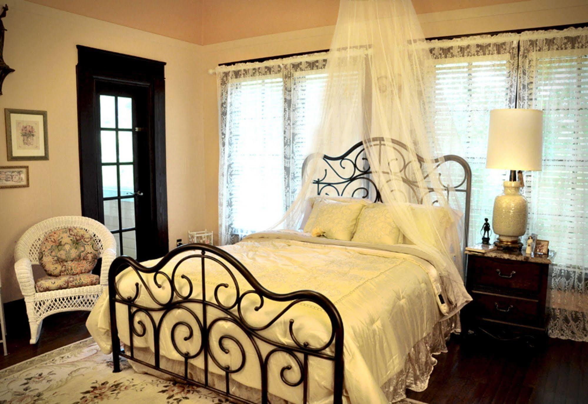 Texas Forest Country Retreat Huntington Екстер'єр фото