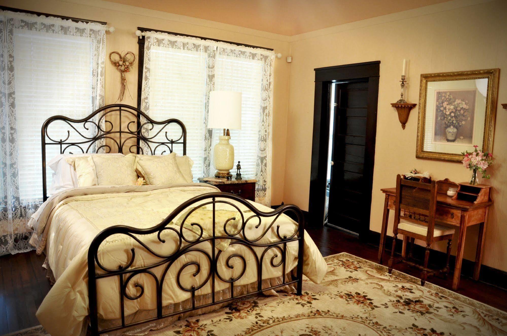 Texas Forest Country Retreat Huntington Екстер'єр фото
