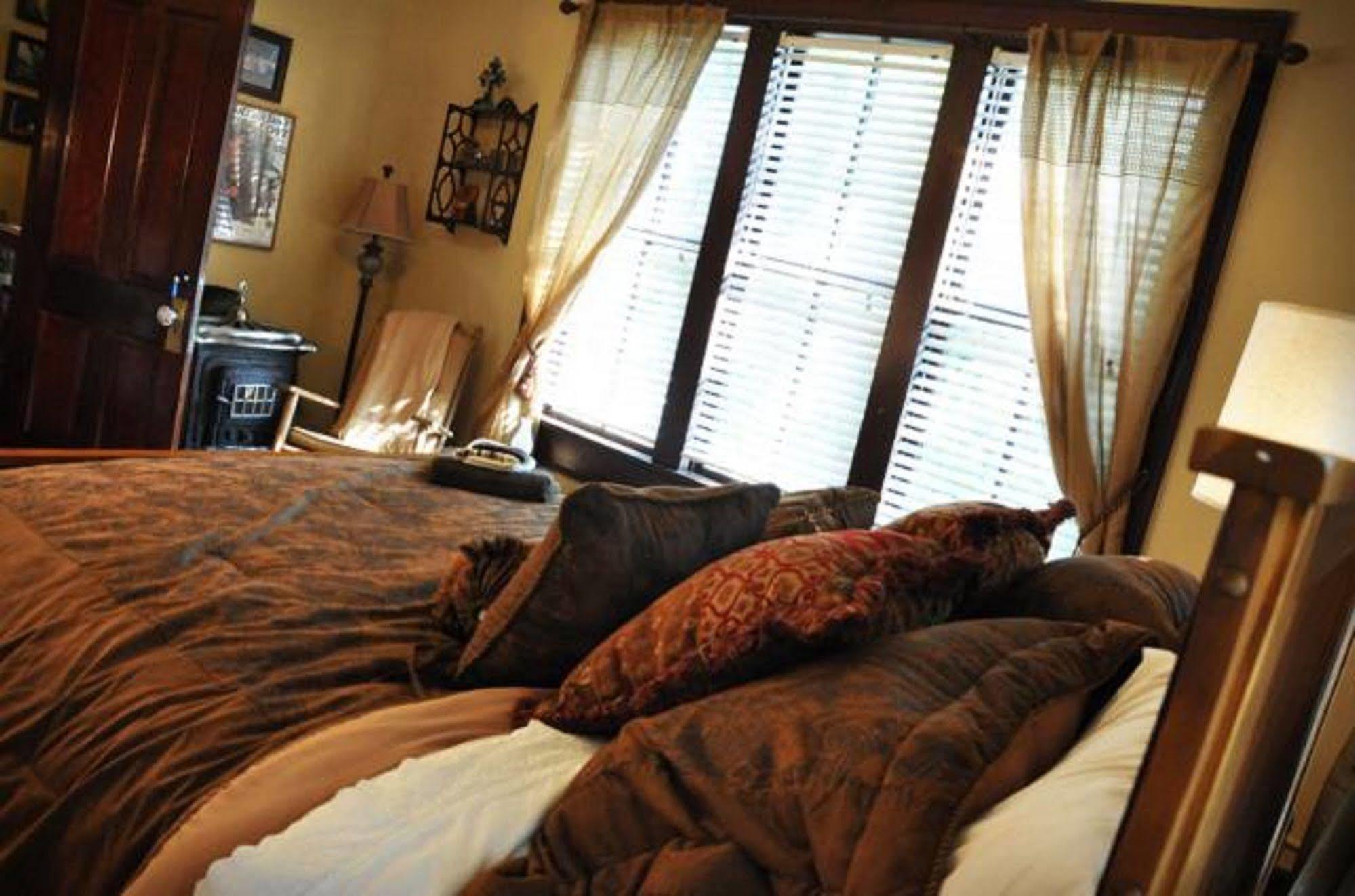 Texas Forest Country Retreat Huntington Екстер'єр фото